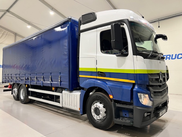 Mercedes Actros 2530 6×2 Sleeper Cab Curtainsider