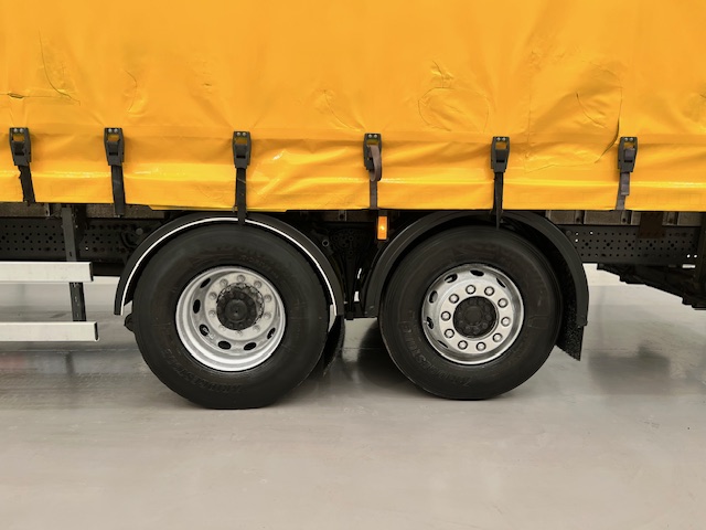 Mercedes Actros 2536 6×2 Sleeper Cab Curtainsider