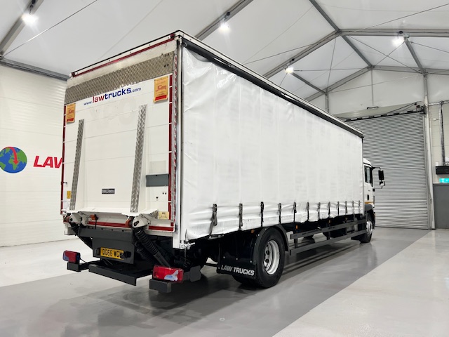 MAN TGM 18.250 4×2 Sleeper Cab Curtainsider