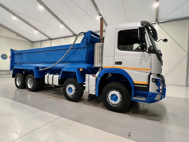 Volvo FMX 410 8×4 Day Cab Steel Tipper