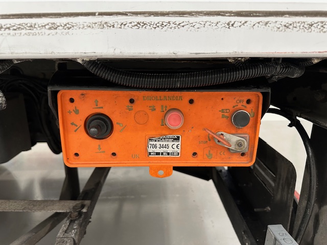 Mercedes Antos 2532 6×2 Rear Lift Day Cab Fridge Box