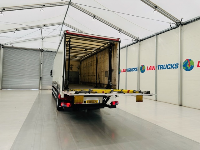 MAN TGM 18.250 Sleeper Cab Curtainsider