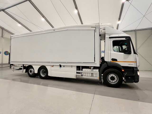 Mercedes Antos 2540 6×2 Rear Lift Day Cab Fridge Box