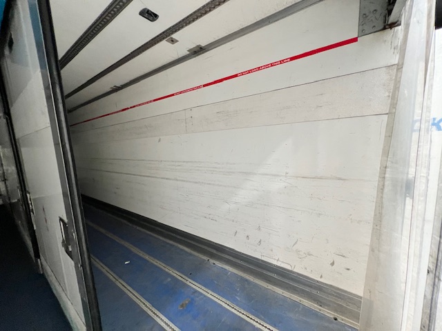 Mercedes Actros 2532 6×2 Rear Lift Day Cab Fridge Box