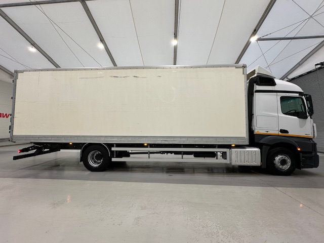Mercedes Actros 1830 Sleeper Cab Box Van