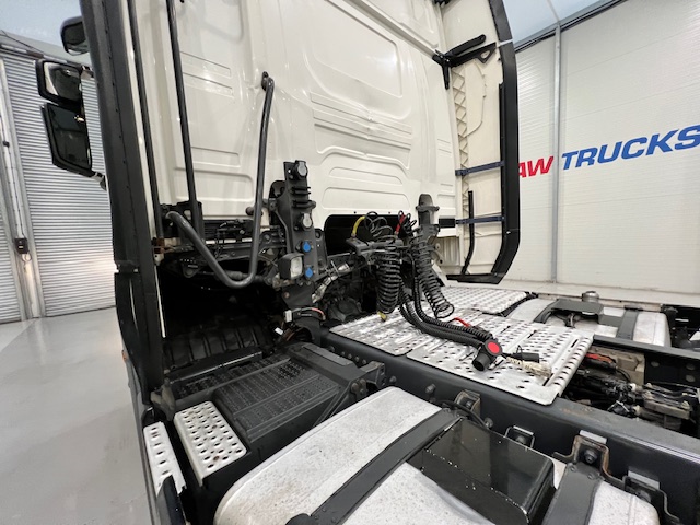 Scania R450 6×2 Midlift Tractor Unit