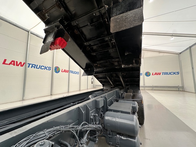 Scania P400 8×4 Day Cab Bulk Tipper Manual