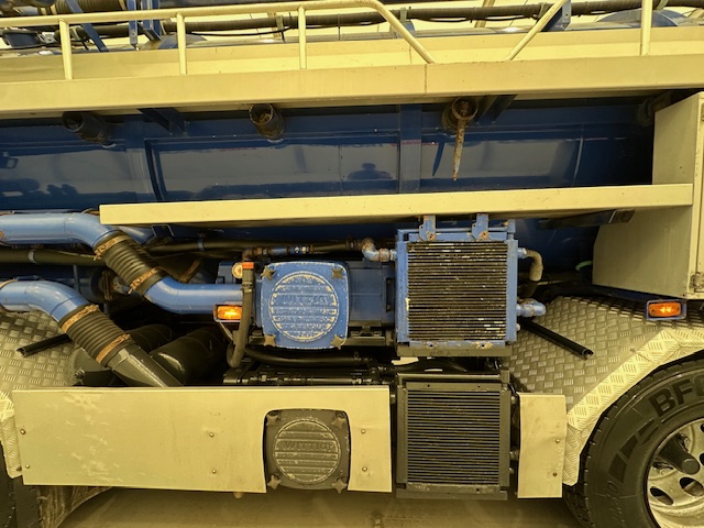 Scania P420 8×4 Sleeper Cab Vacuum Tanker