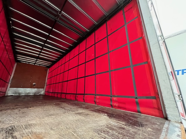 Mercedes Actros 1824 4×2 Sleeper Cab Curtainsider