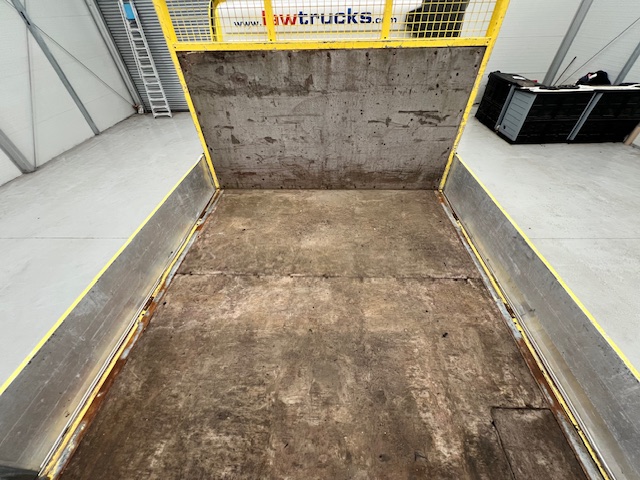 Mercedes Axor 2529 Rear Lift Brick Grab Manual