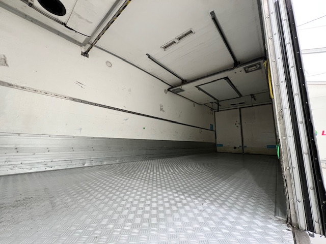 Mercedes Actros 1824 4×2 Sleeper Cab Fridge Box