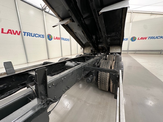 Volvo FM9 300 6×4 Sleeper Cab Tipper Manual