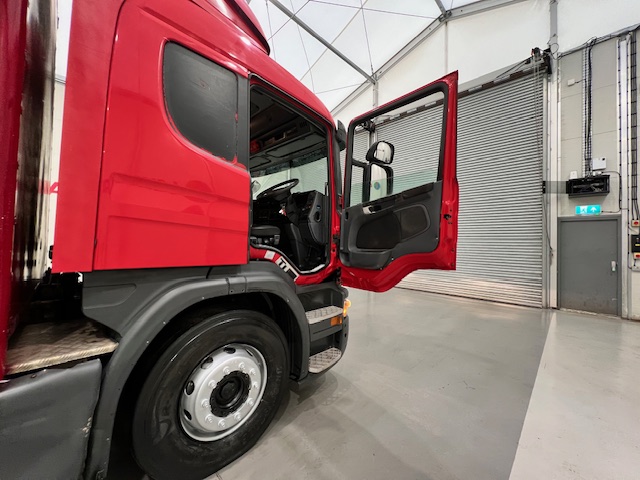 Scania P230 4×2 Sleeper Cab Curtainsider