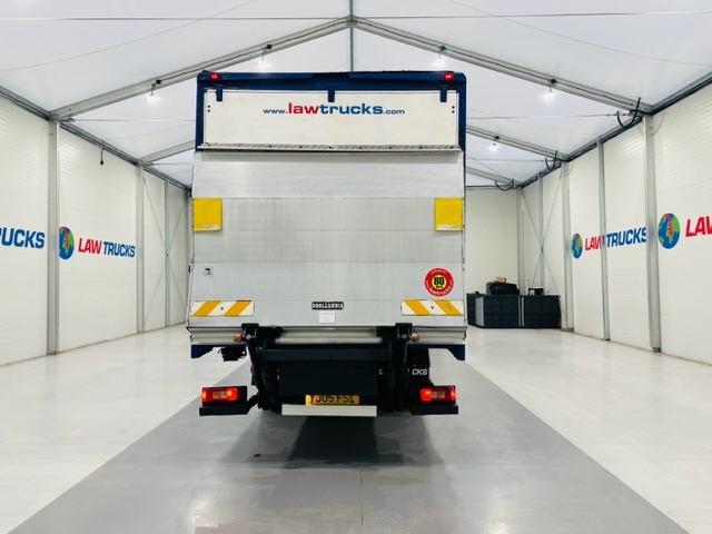 Volvo FM 300 6×2 Sleeper Cab Curtainsider