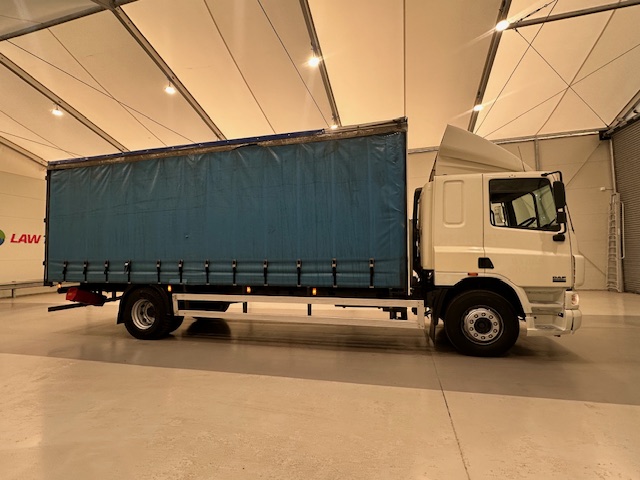 DAF CF65 220 Sleeper Cab Curtainsider Manual