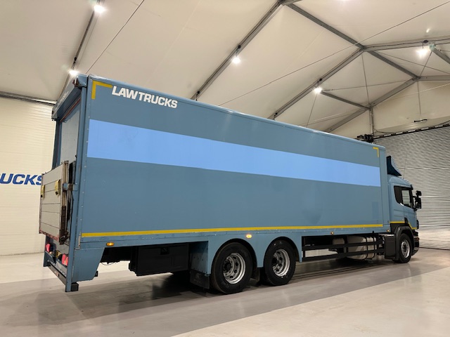 Scania P320 6×2 10 Tyre Rear Lift Insulated Box Van