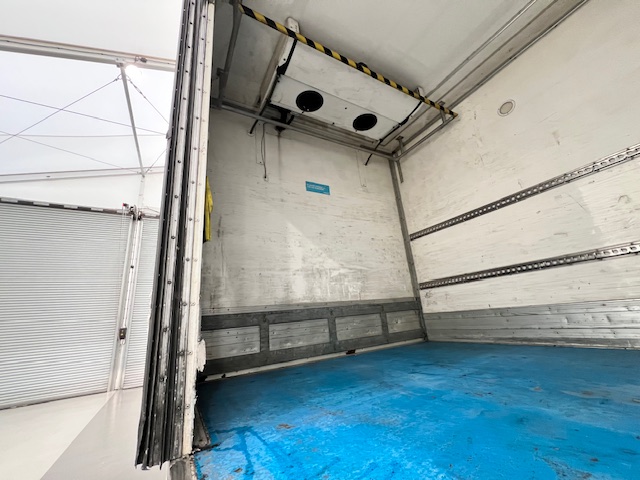 Mercedes Axor 2529 6×2 Rear Lift Sleeper Cab Fridge Box