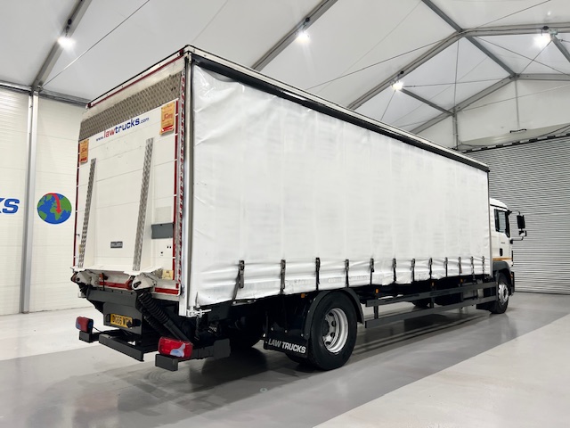 MAN TGM 18.250 4×2 Sleeper Cab Curtainsider