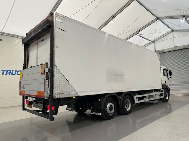 MAN TGS 26.320 6×2 Sleeper Cab Fridge Box