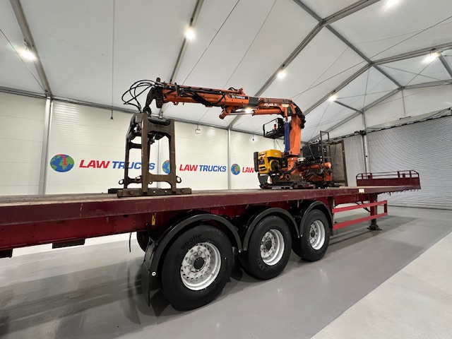 Montracon Tri Axle Flatbed Brick Grab Trailer