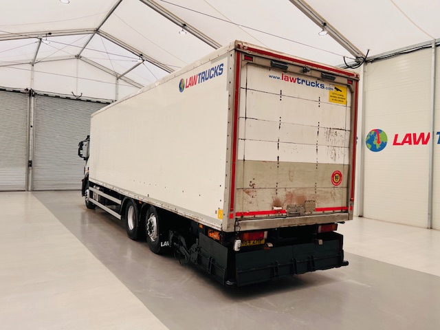 Iveco Stralis 310 AT Euro 6 6×2 Box Van