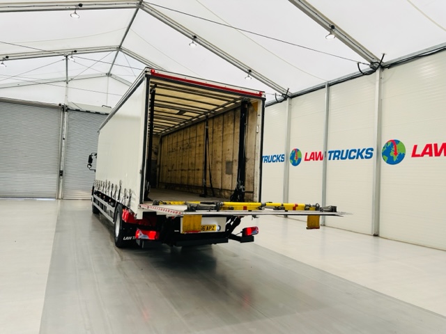 MAN TGM 18.250 Sleeper Cab Curtainsider