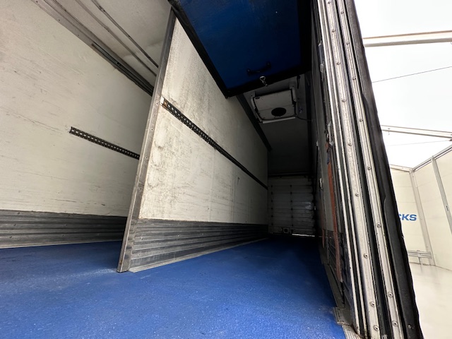DAF CF 370 6×2 Sleeper Cab Fridge Box