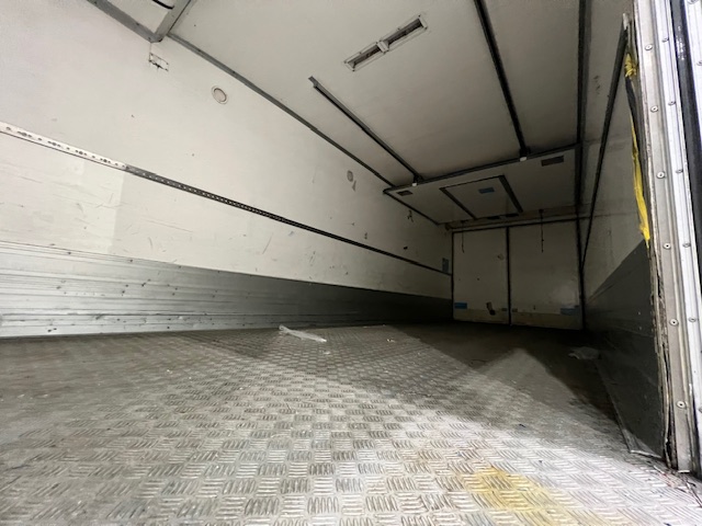 Mercedes Actros 1824 4×2 Sleeper Cab Fridge Box