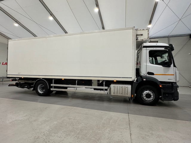 Mercedes Antos 1827 Day Cab Fridge Box