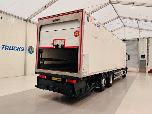 Iveco Stralis 310 AT 6×2 Box Van