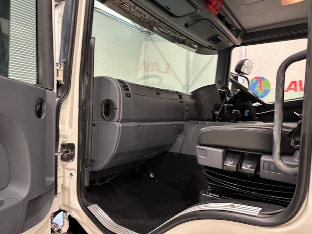 Scania P400 8×4 Rest Cab Steel Tipper