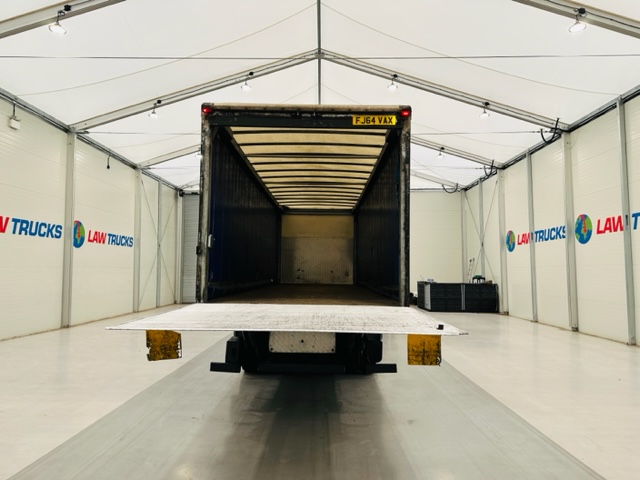 DAF CF75 310 6×2 Rear Lift Sleeper Cab Curtainsider