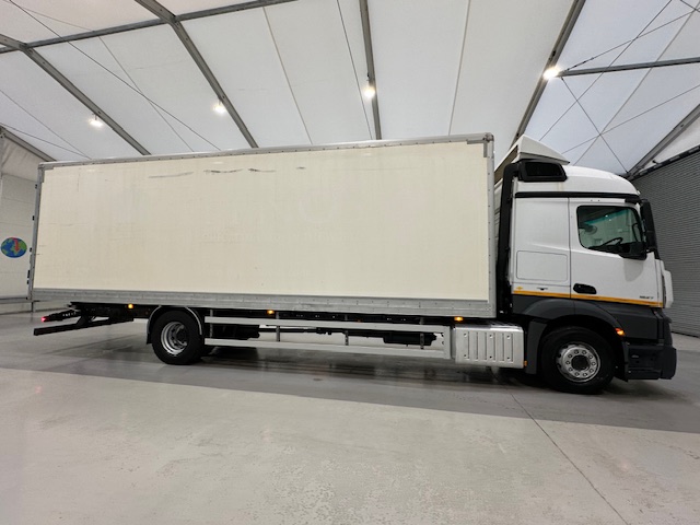 Mercedes Actros 1830 Sleeper Cab Box Van