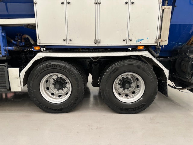 Scania P420 8×4 Sleeper Cab Vacuum Tanker