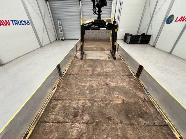 Mercedes Axor 2529 Rear Lift Brick Grab Manual