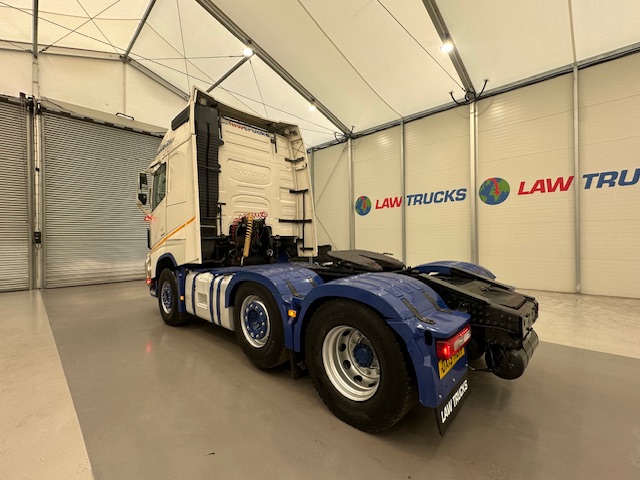 Volvo FH 500 Euro 5 6×2 Tractor Unit Safari Edition