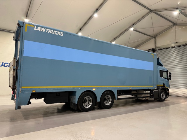 Scania P320 6×2 10 Tyre Rear Lift Insulated Box Van