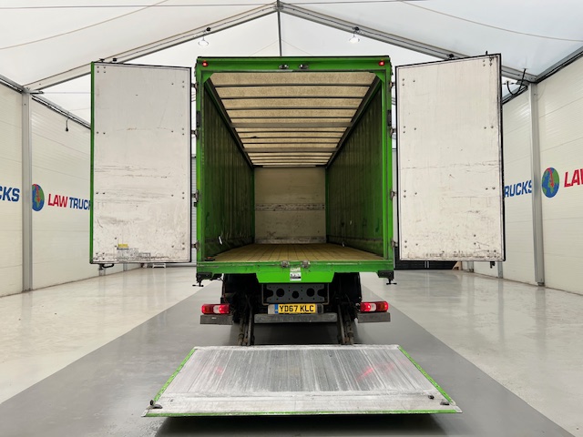 Mercedes Actros 2536 6×2 Sleeper Cab Curtainsider