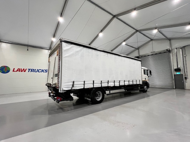 MAN TGM 18.250 4×2 Sleeper Cab Curtainsider