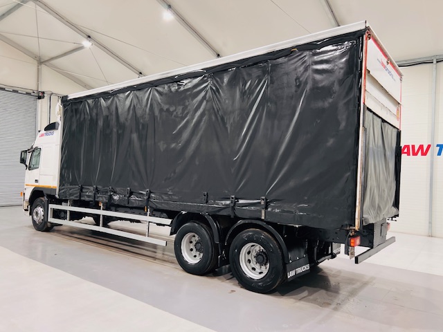Volvo FM9 260 10 Tyre Sleeper Cab Curtainsider