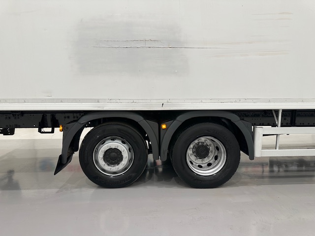 MAN TGS 26.320 6×2 Sleeper Cab Fridge Box