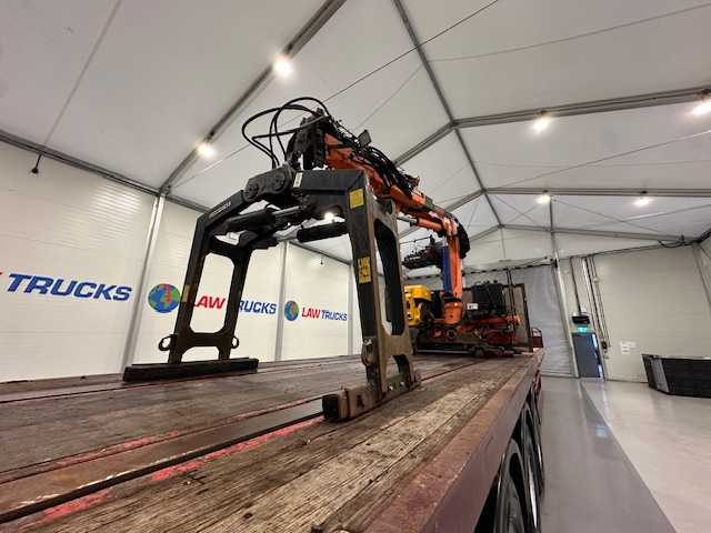 Montracon Tri Axle Flatbed Brick Grab Trailer