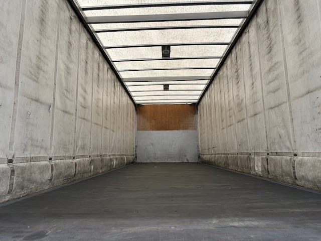 DAF CF 330 6×2 Rear Lift Sleeper Cab Curtainsider