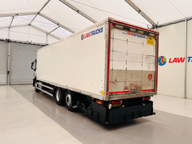 Iveco Stralis 310 AT Euro 6 6×2 Box Van