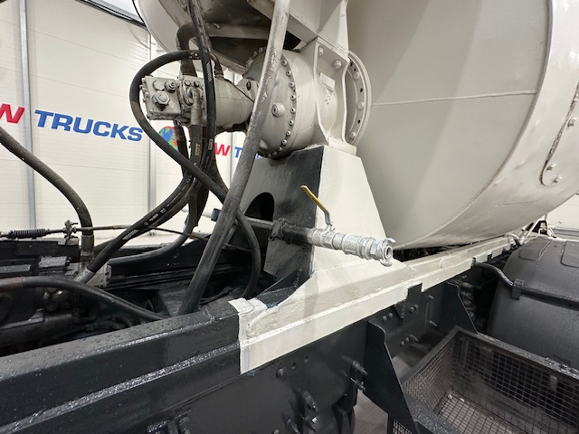 Volvo FM 330 6×4 Day Cab Cement Mixer