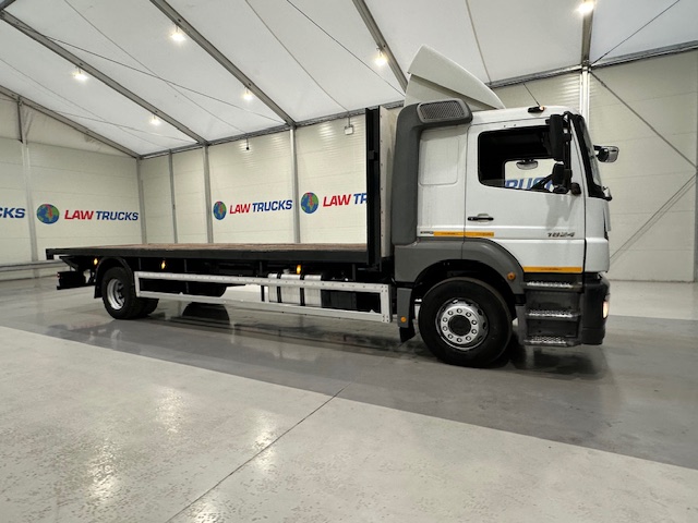 Mercedes Axor 1824 Sleeper Cab Flatbed
