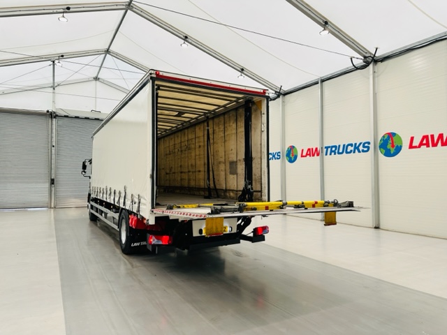 MAN TGM 18.250 Sleeper Cab Curtainsider