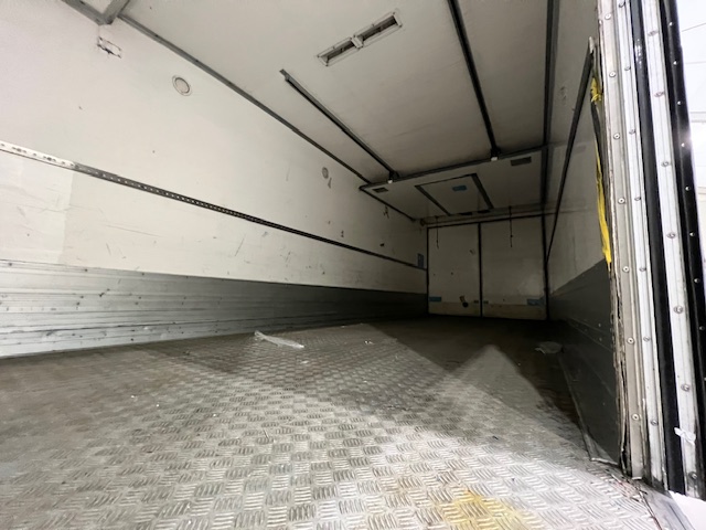 Mercedes Actros 1824 4×2 Sleeper Cab Fridge Box