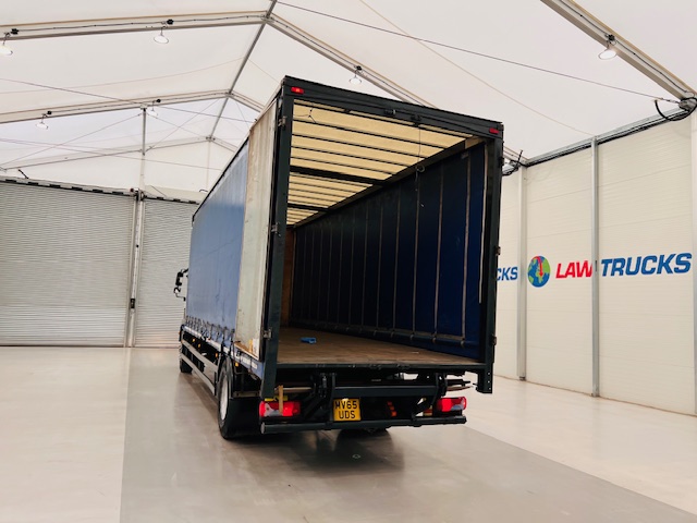 MAN TGM 18.250 Sleeper Cab Curtainsider