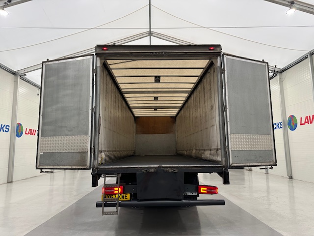 DAF CF 330 6×2 Rear Lift Sleeper Cab Curtainsider